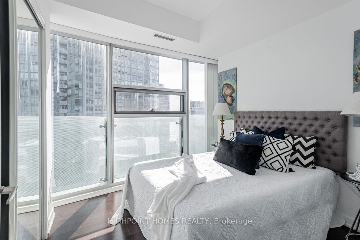 14 York St, unit 2202 for sale