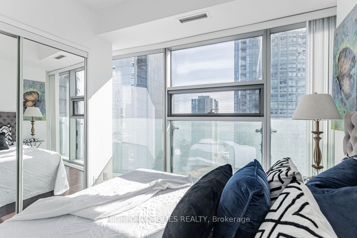 14 York St, unit 2202 for sale