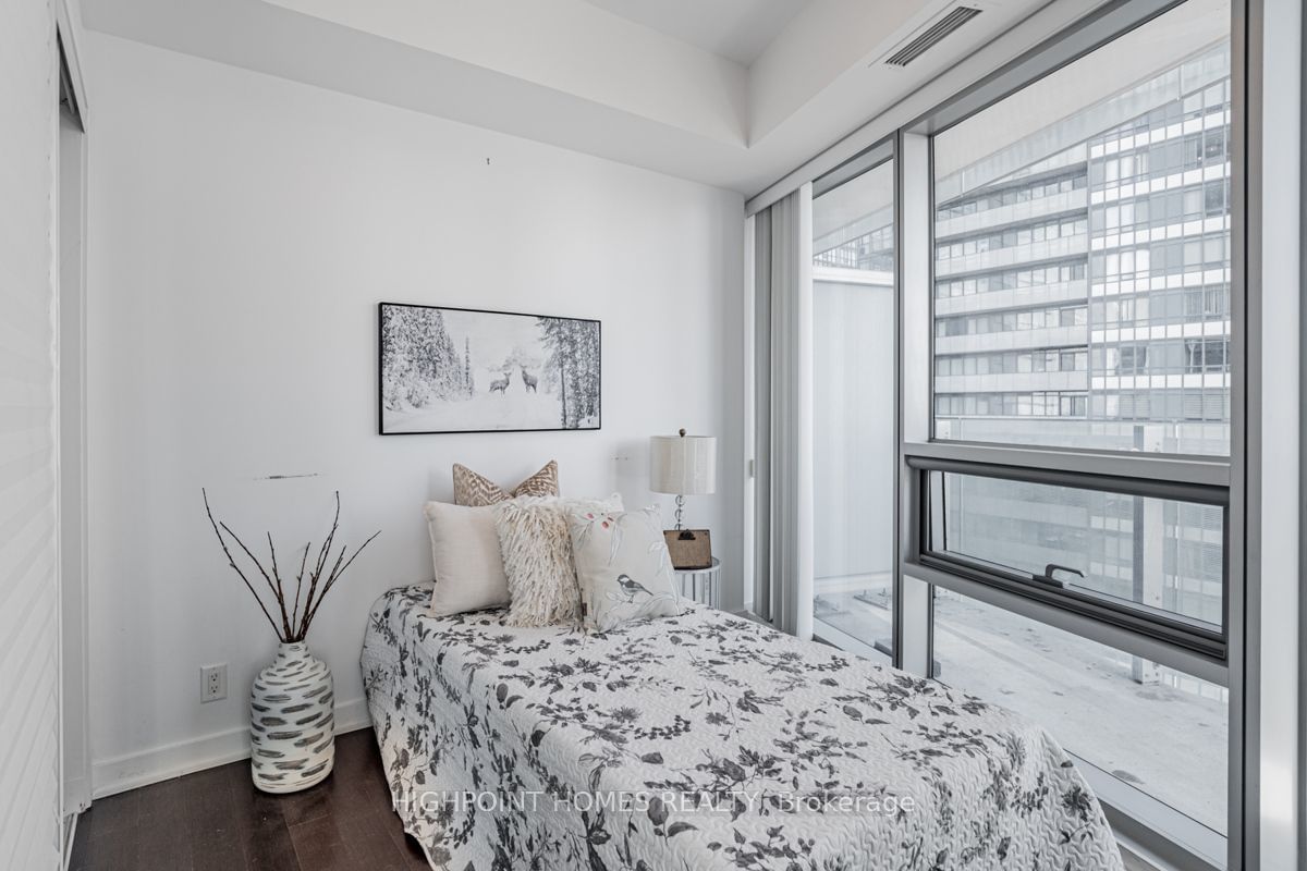 14 York St, unit 2202 for sale