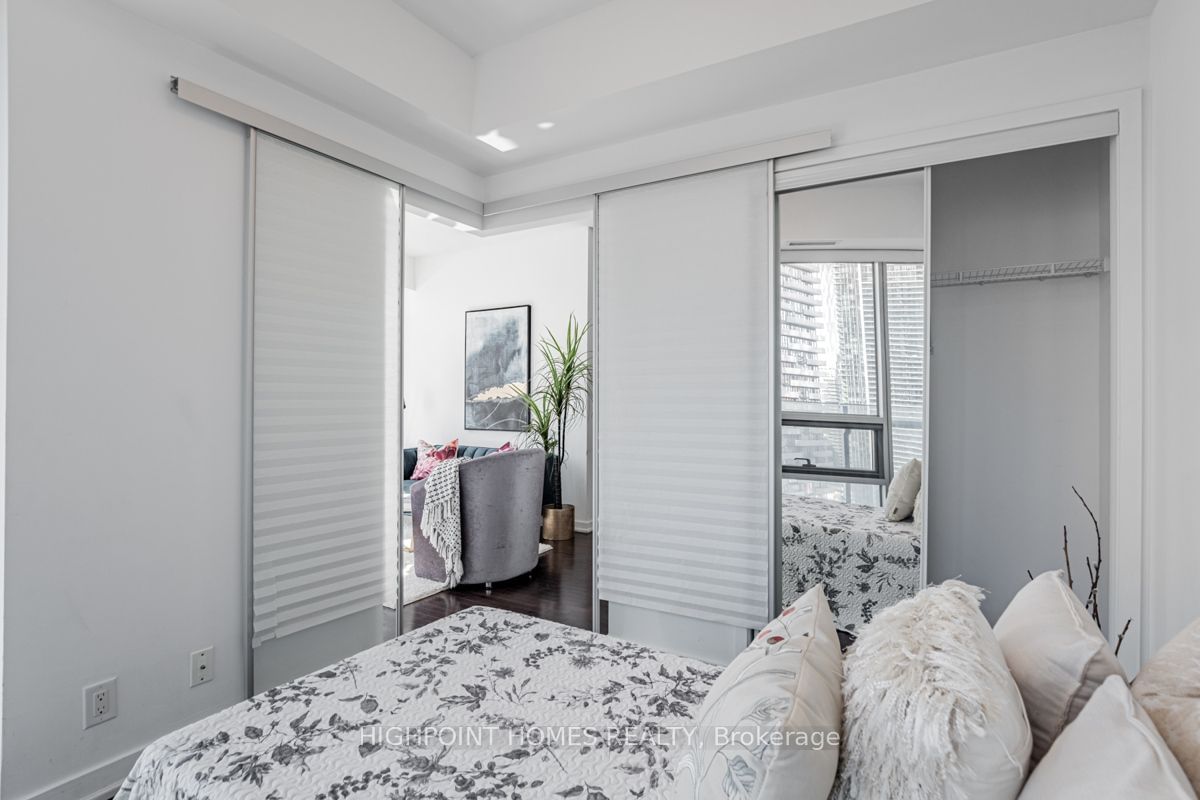 14 York St, unit 2202 for sale