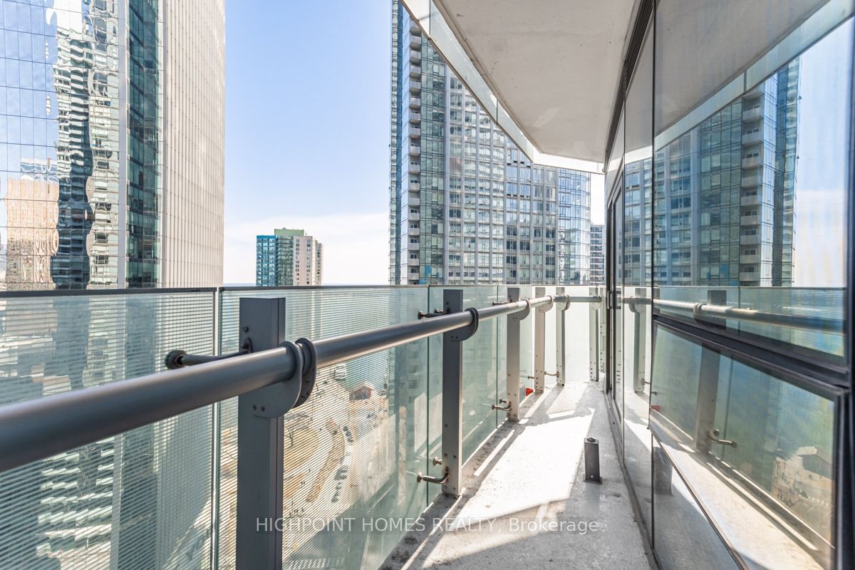 14 York St, unit 2202 for sale