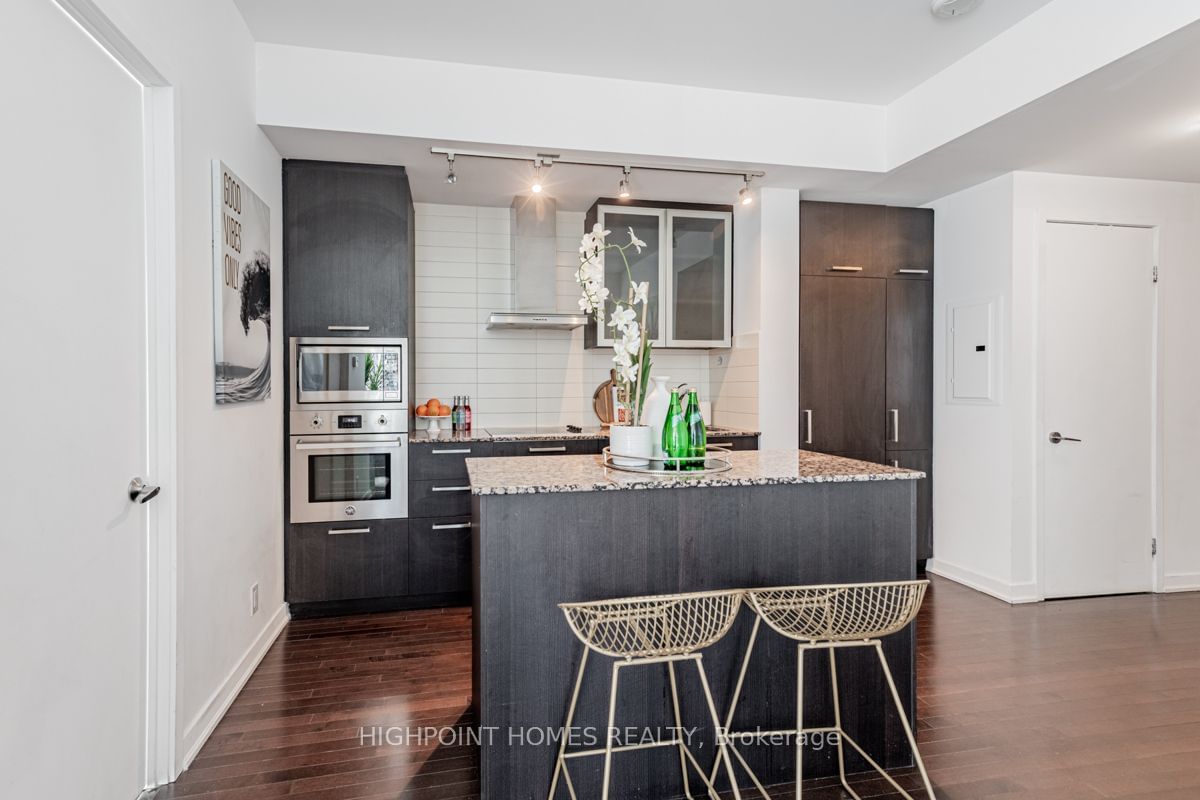 14 York St, unit 2202 for sale