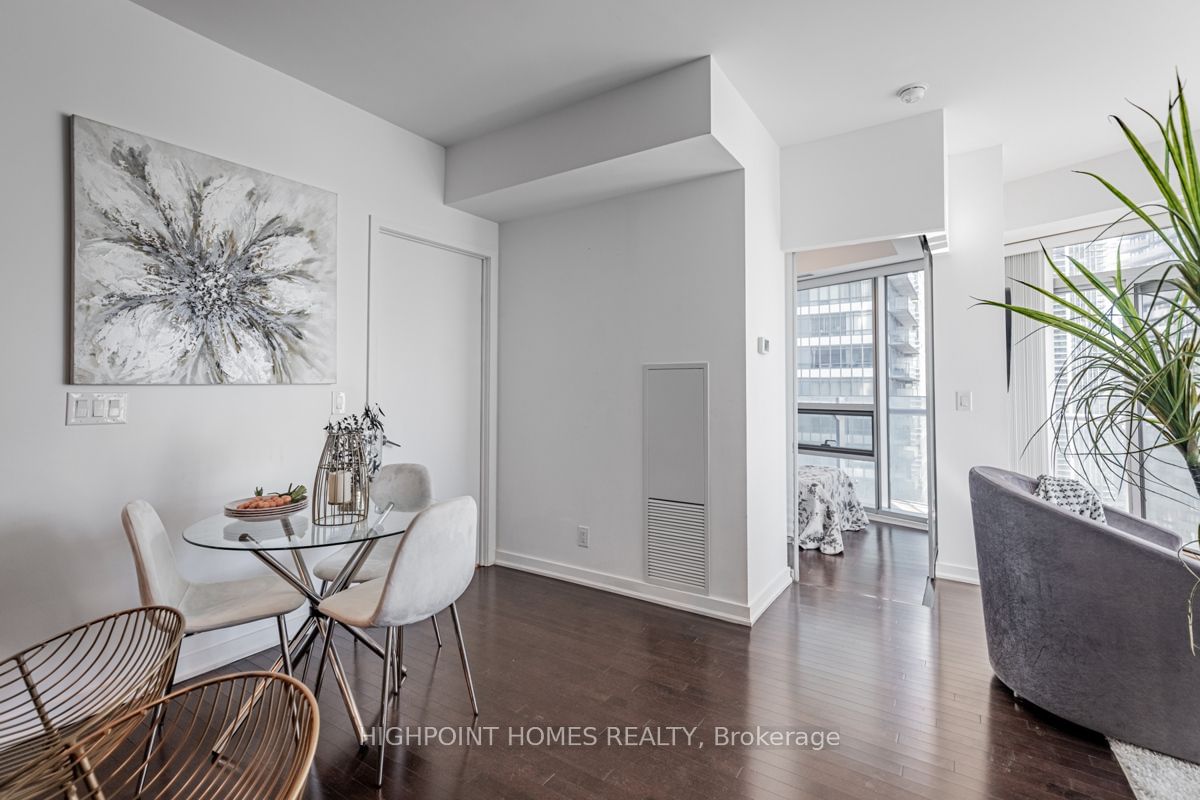 14 York St, unit 2202 for sale