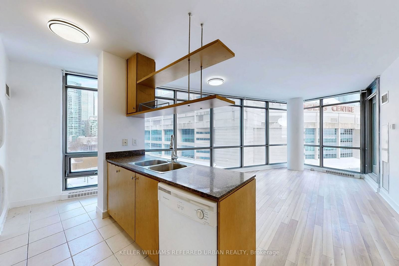 3 Navy Wharf Crt, unit 708 for rent