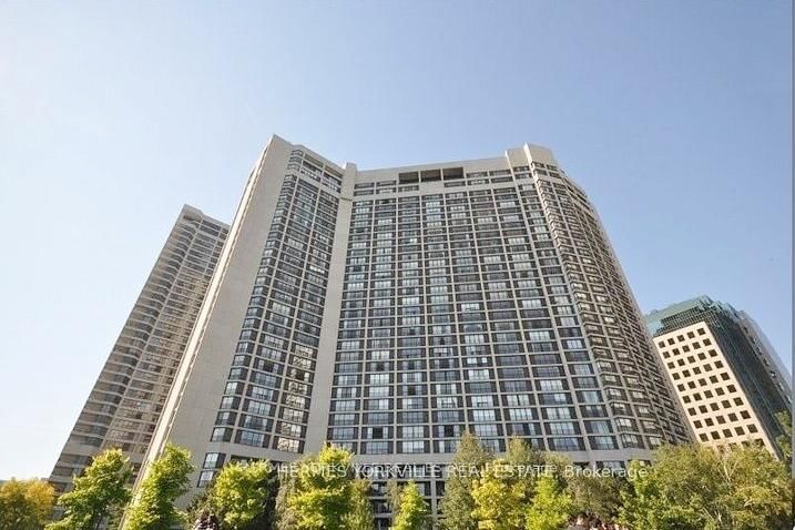 33 Harbour Sq, unit 823 for rent