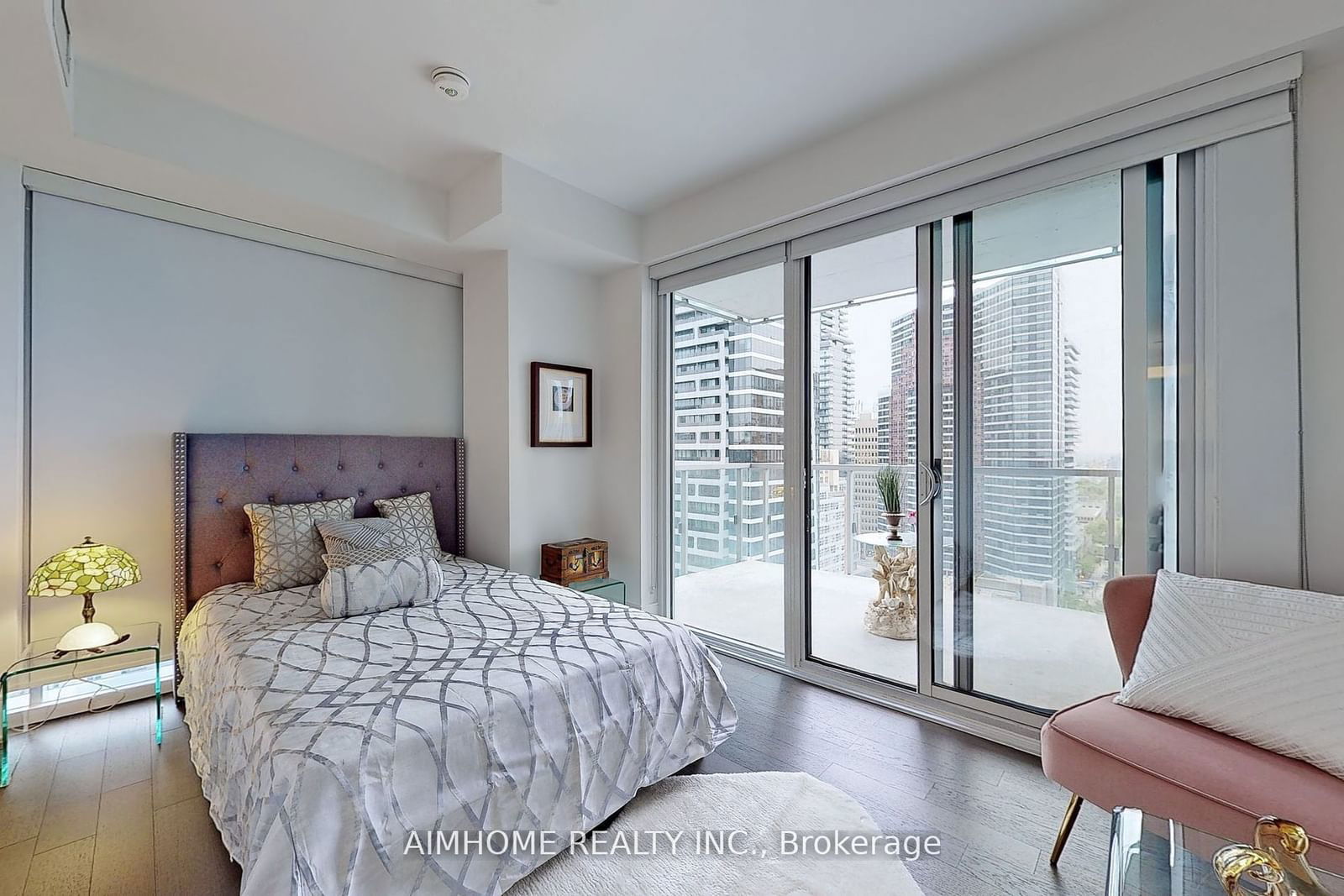 1 Gloucester St, unit 1815 for sale