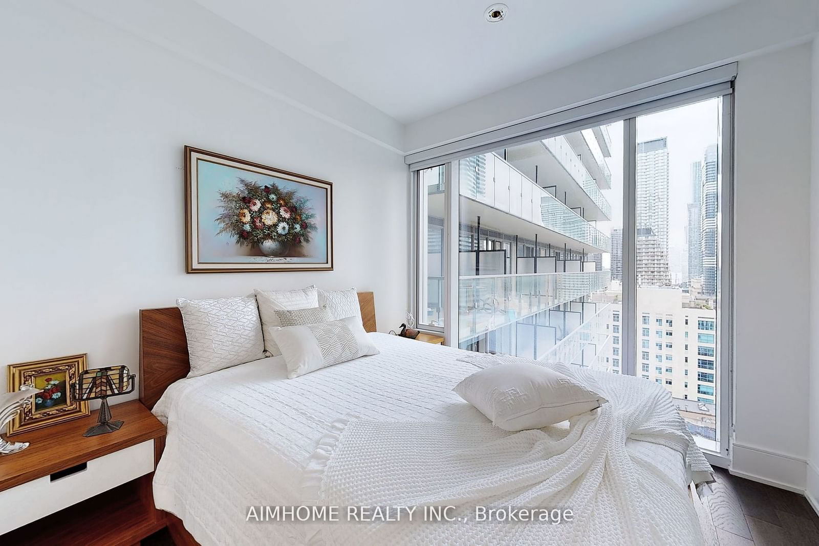 1 Gloucester St, unit 1815 for sale