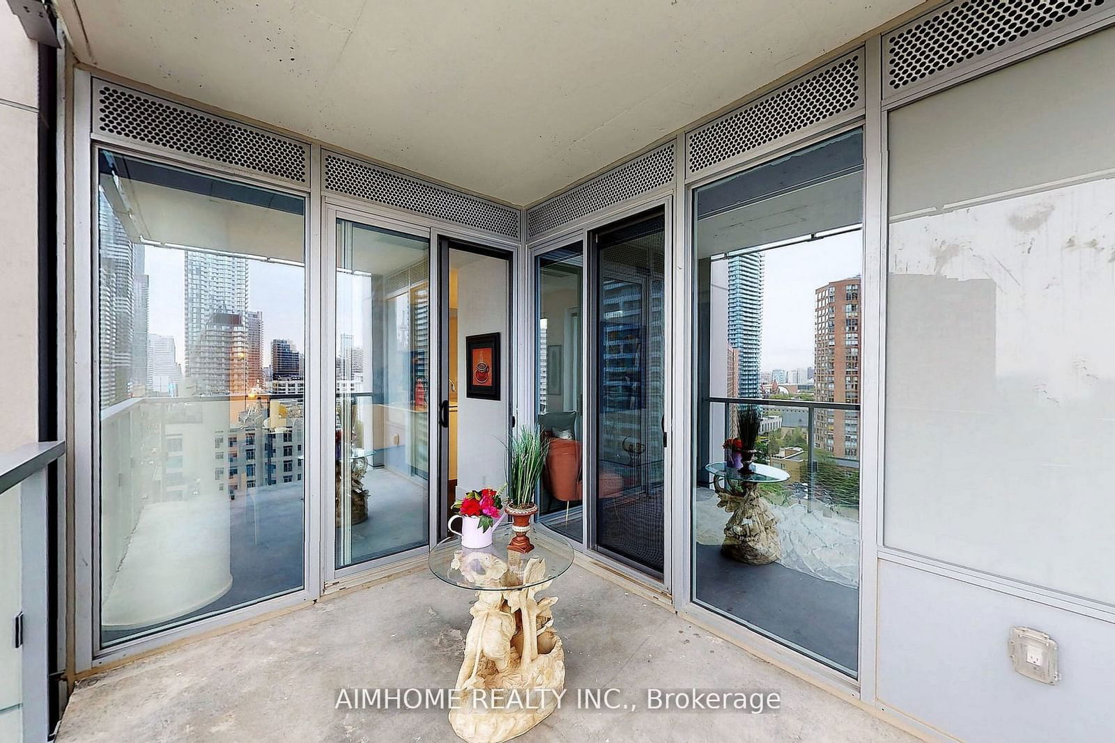 1 Gloucester St, unit 1815 for sale