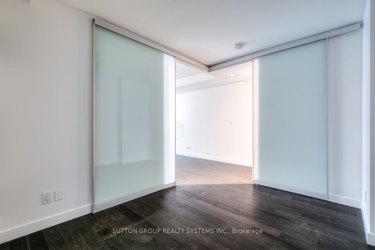 111 Bathurst St, unit 523 for sale