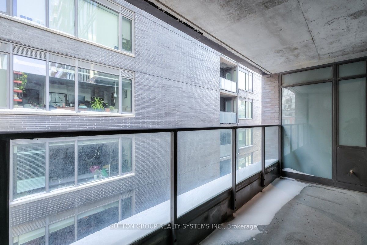 111 Bathurst St, unit 523 for sale