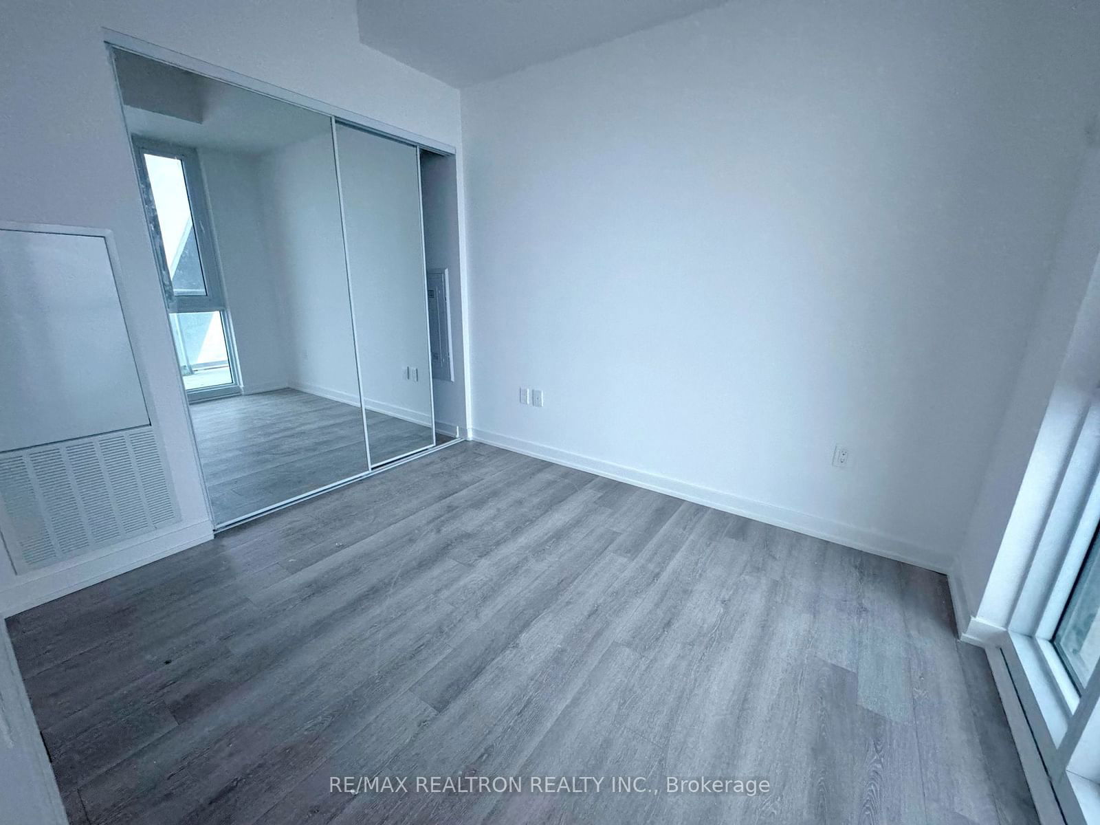 230 Simcoe St, unit 3517 for rent