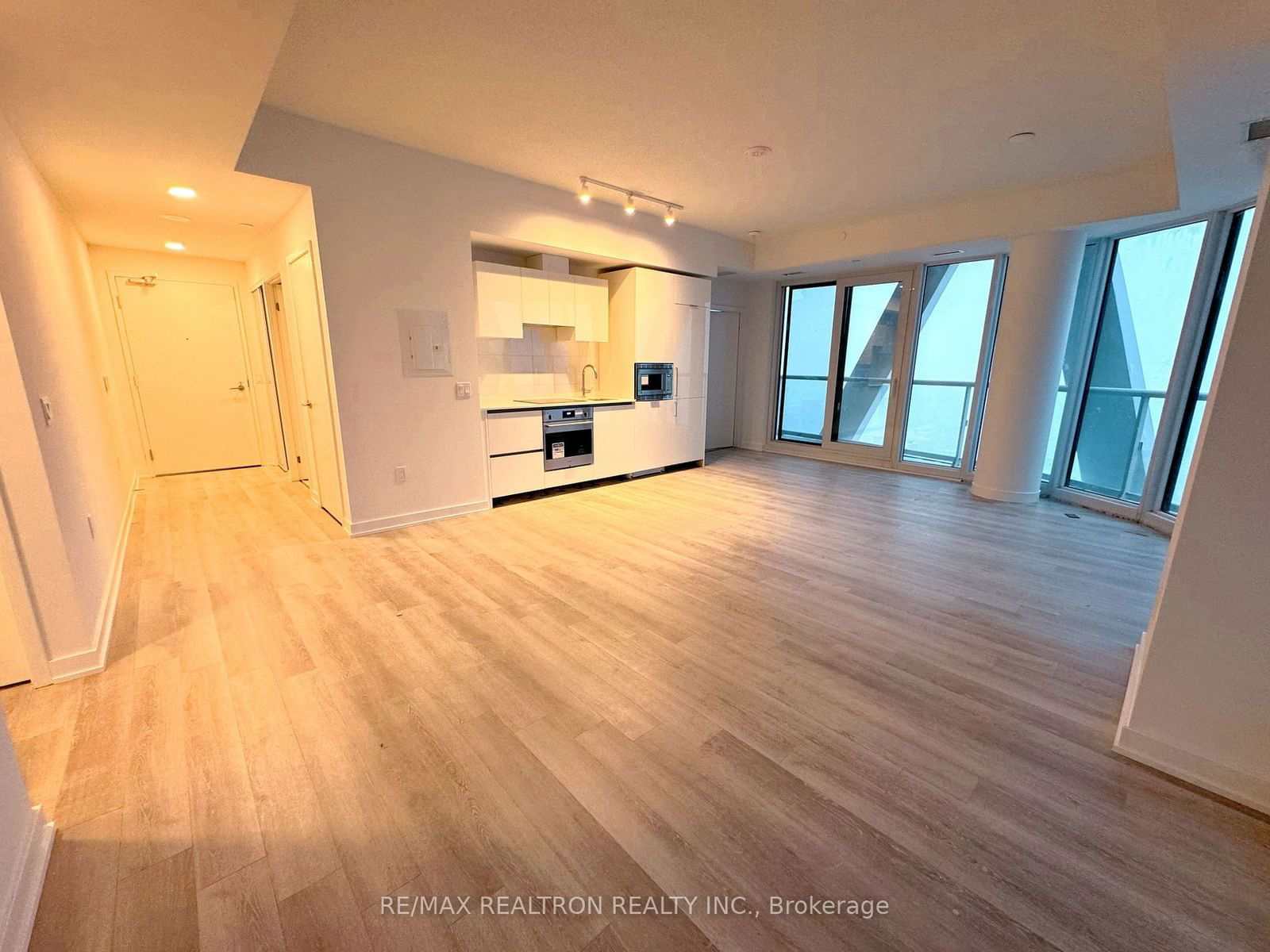 230 Simcoe St, unit 3517 for rent