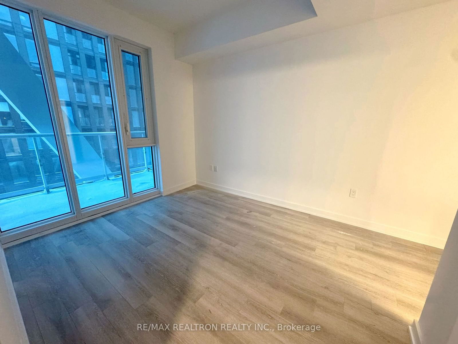 230 Simcoe St, unit 3517 for rent