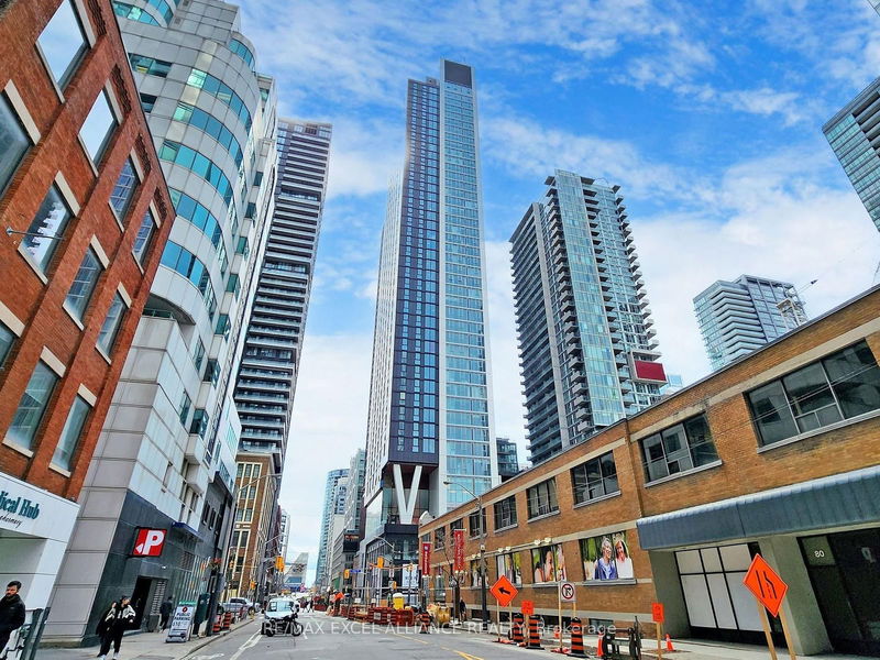 357 King St W, unit 204 for sale