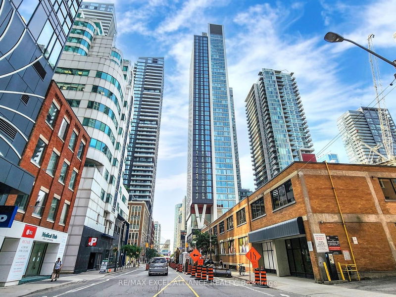 357 King St W, unit 203 for sale