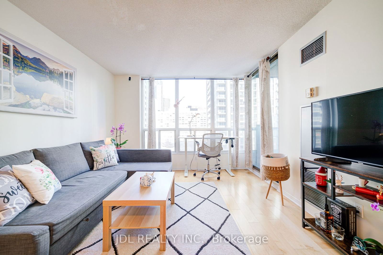 750 Bay St, unit 903 for rent