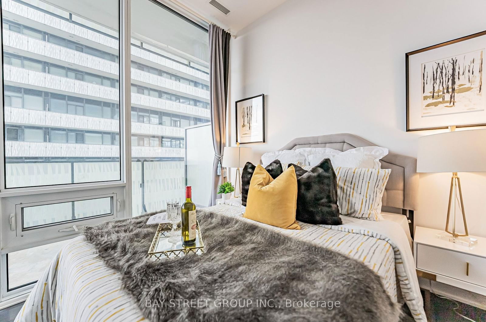 42 Charles St E, unit 2908 for sale