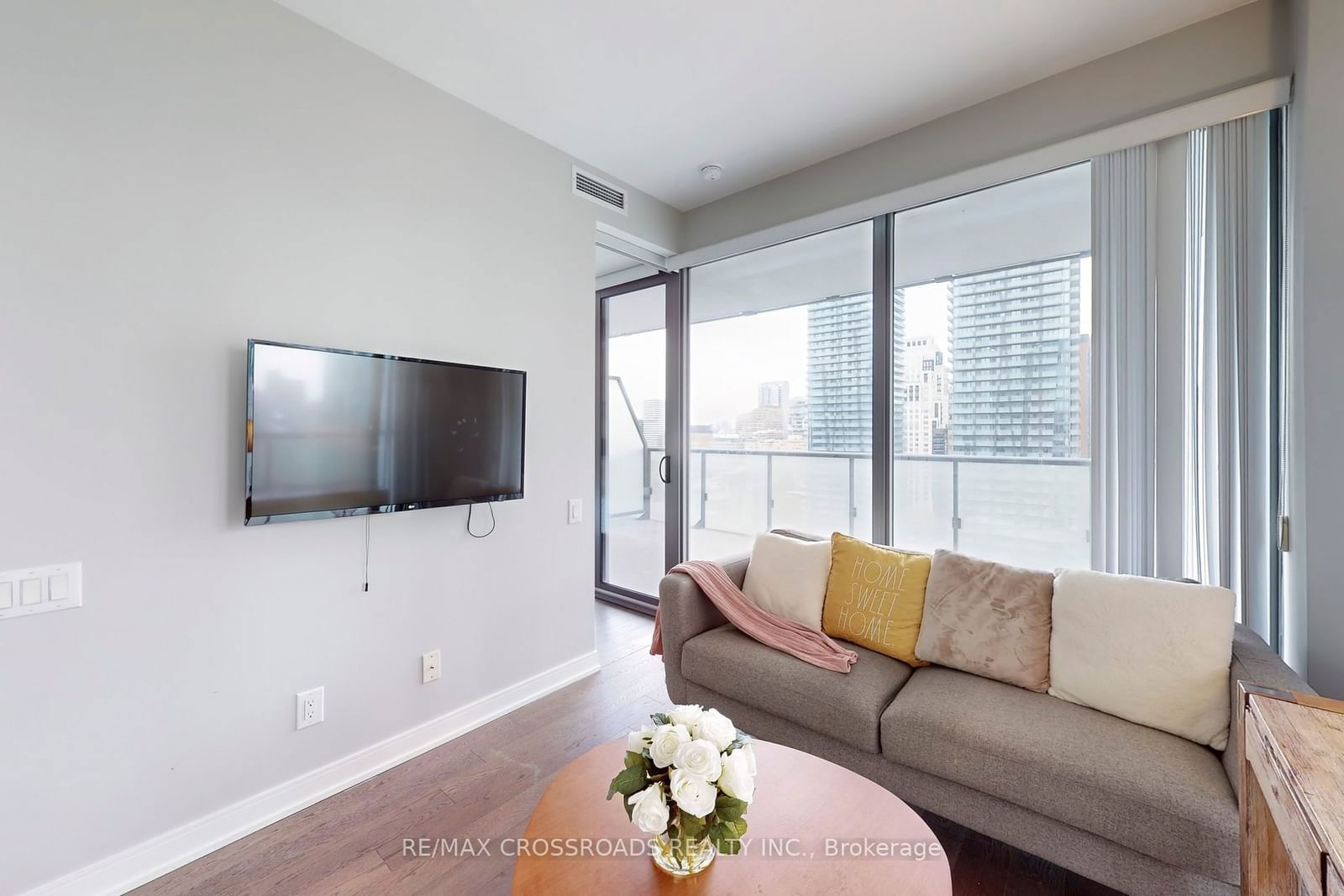 57 St Joseph St, unit 1910 for rent