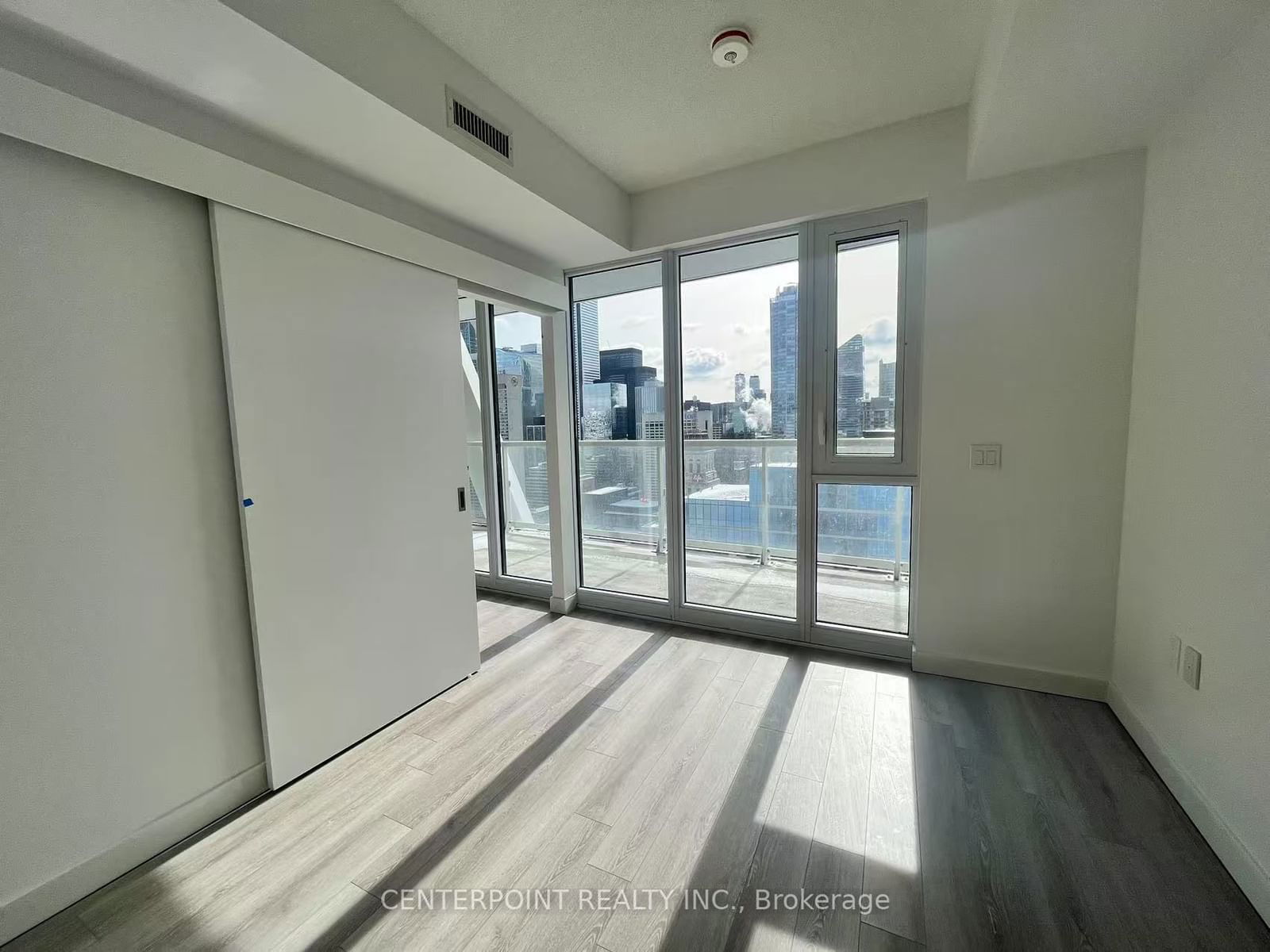 230 Simcoe St, unit 2717 for rent