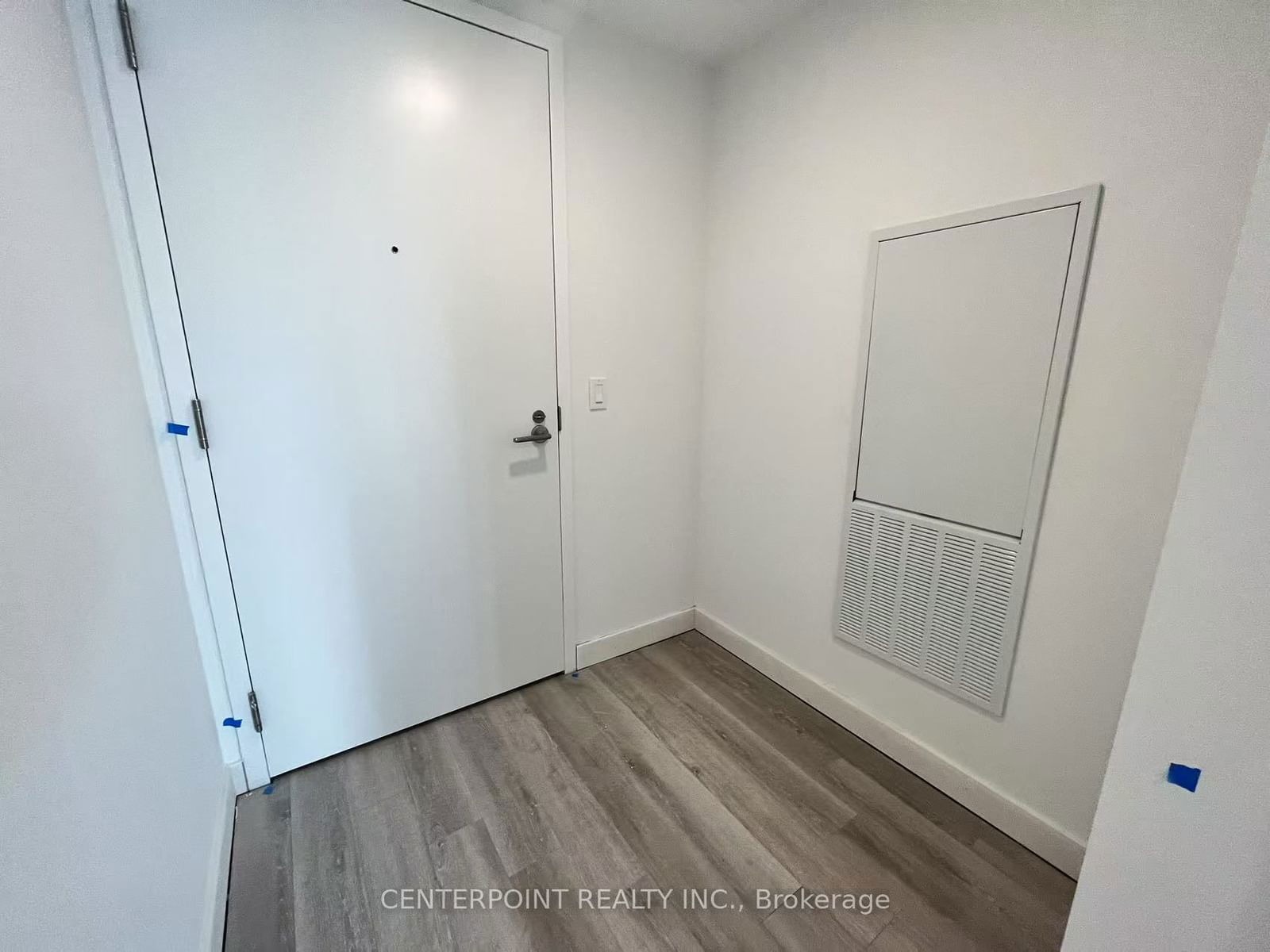 230 Simcoe St, unit 2717 for rent