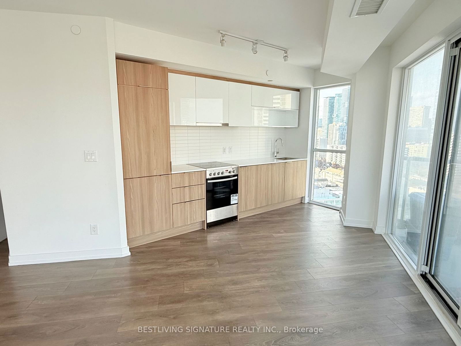 159 Wellesley St E, unit 1803 for sale