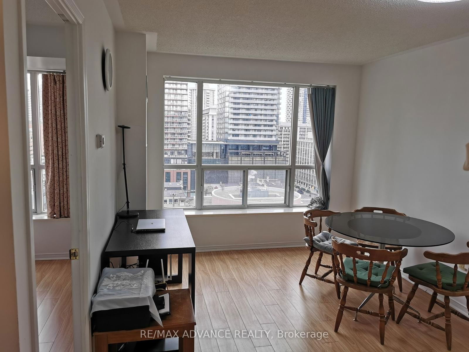 889 Bay St, unit 1401 for rent