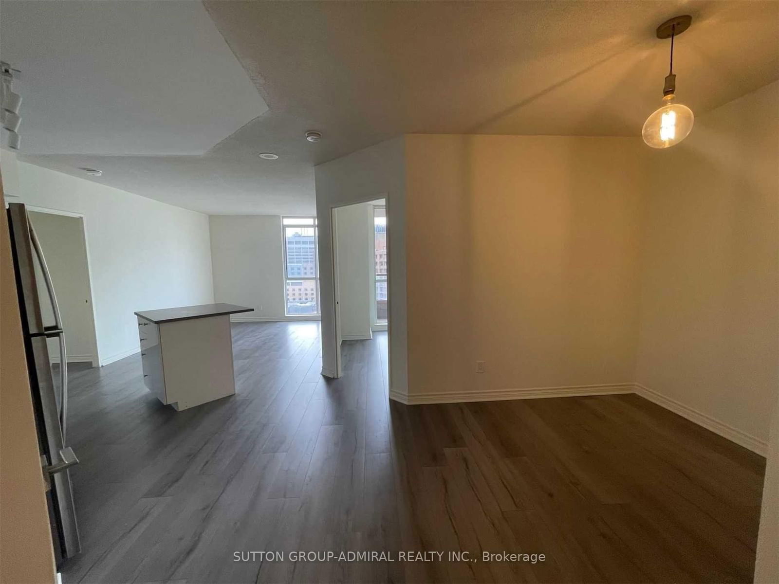 736 Bay St, unit 605 for rent