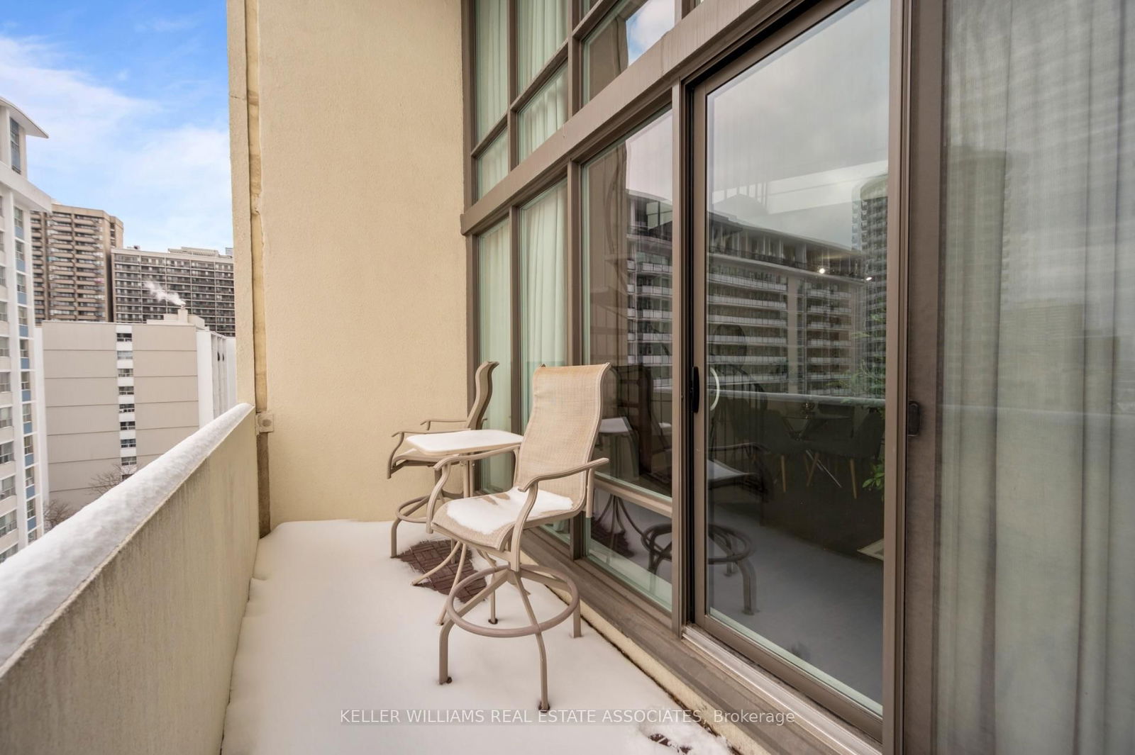 25 Maitland St, unit 1202 for sale