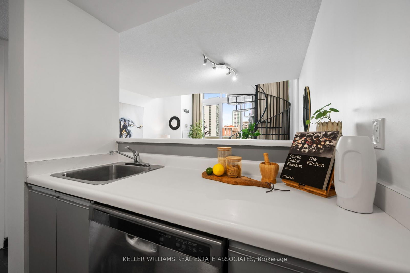 25 Maitland St, unit 1202 for sale