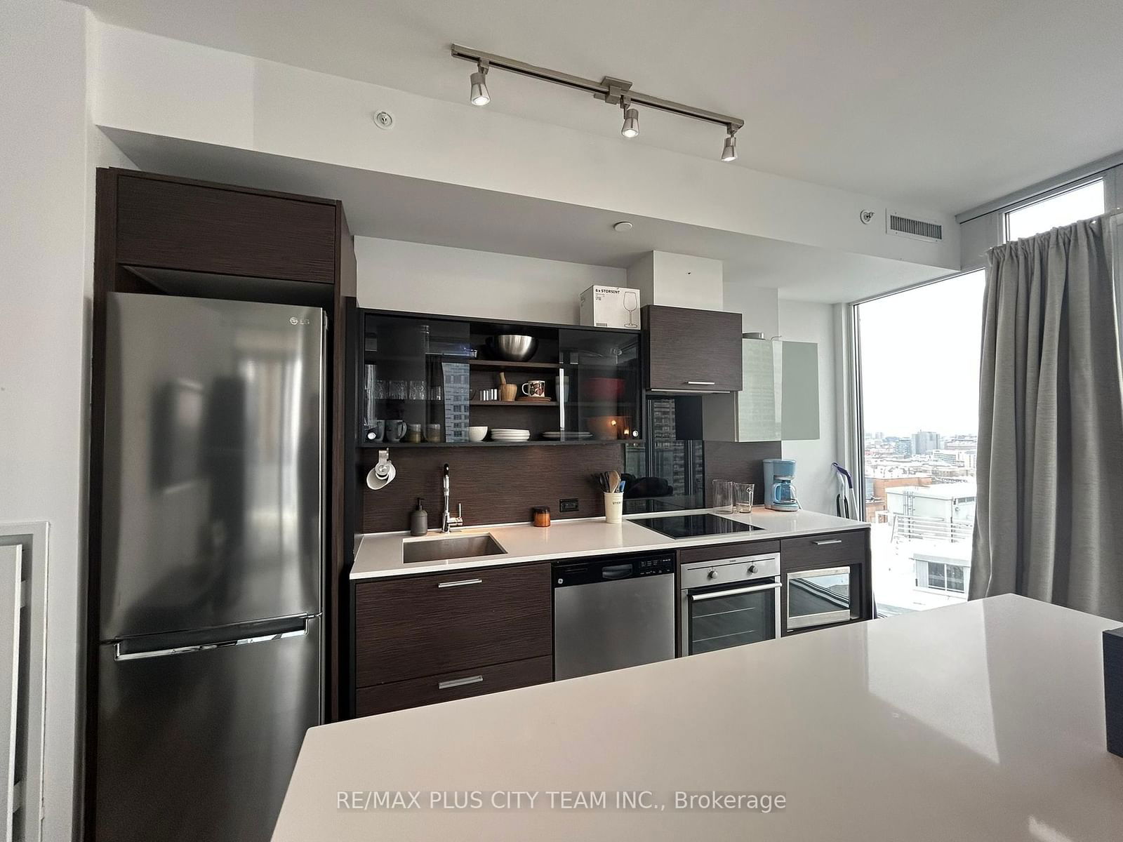 75 St Nicholas St E, unit 2607 for rent