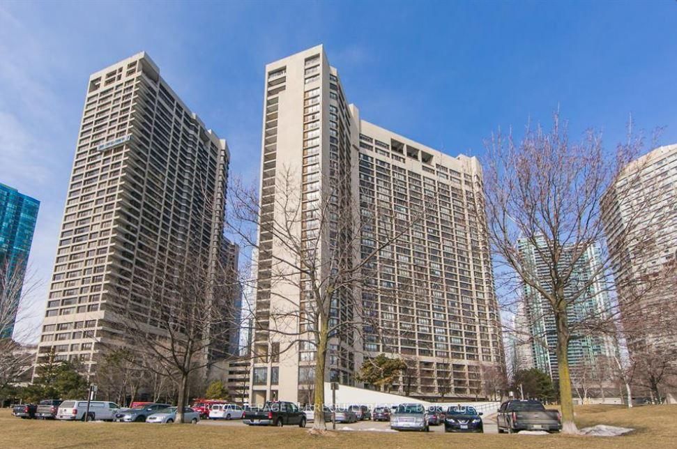 33 Harbour Sq, unit 3234 for rent