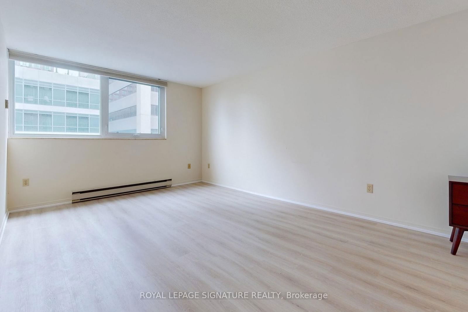 360 Bloor St E, unit 1107 for sale