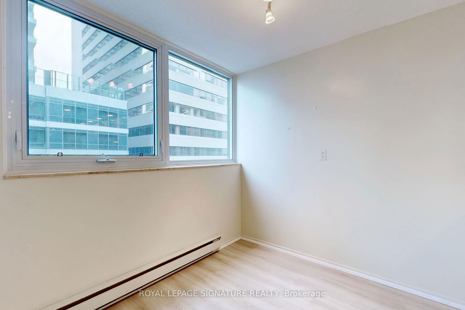 360 Bloor St E, unit 1107 for sale