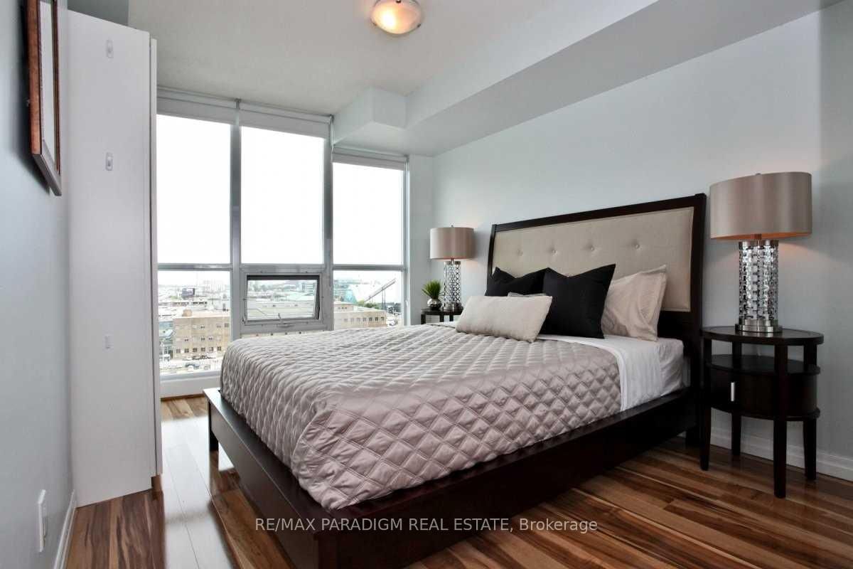 16 Yonge St, unit 1106 for rent