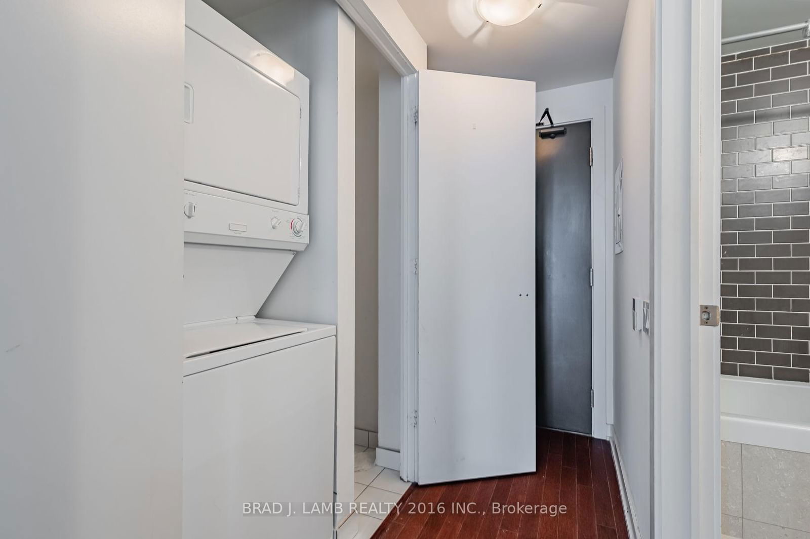 33 CHARLES St E, unit 610 for rent