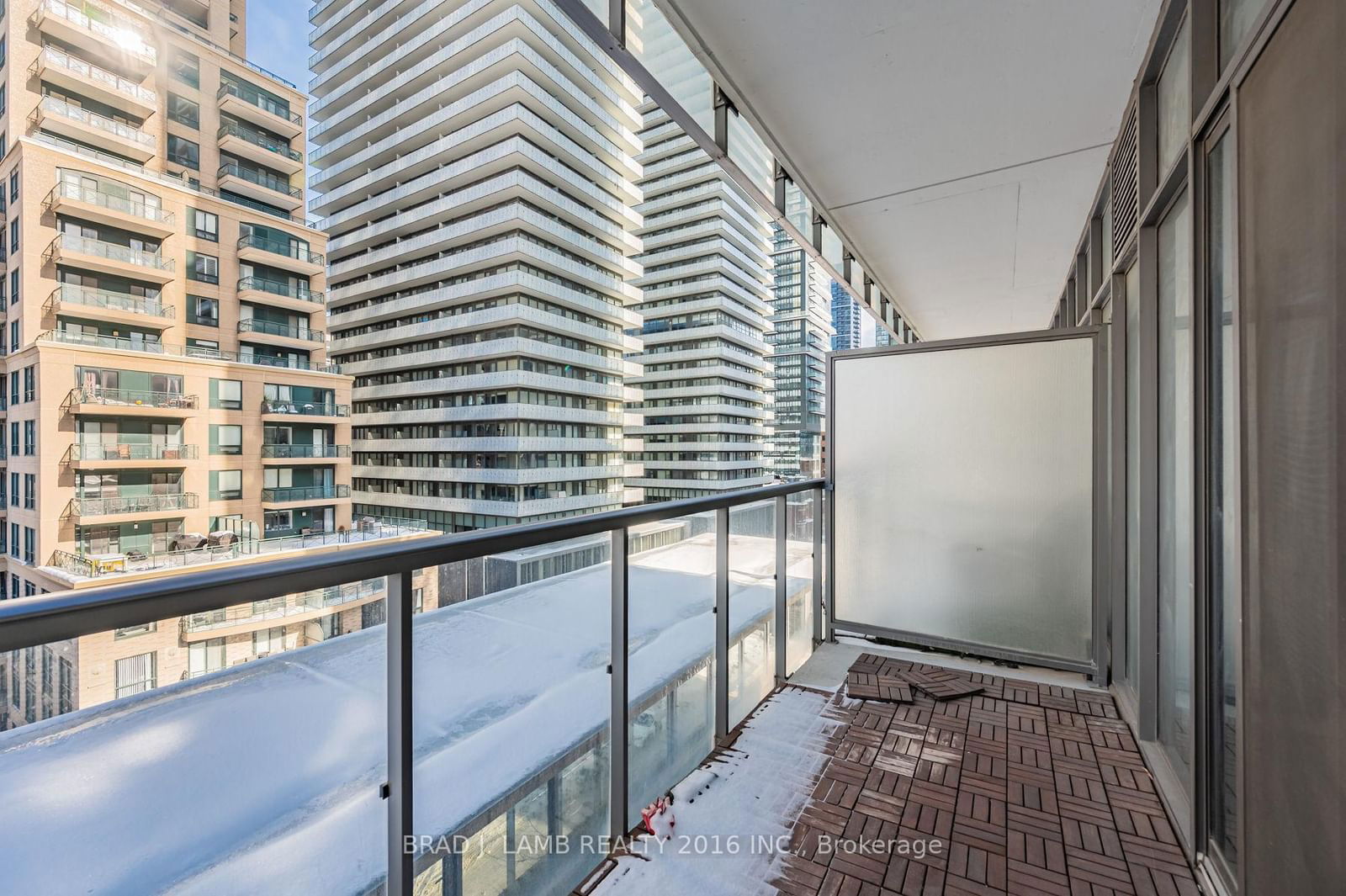 33 CHARLES St E, unit 610 for rent