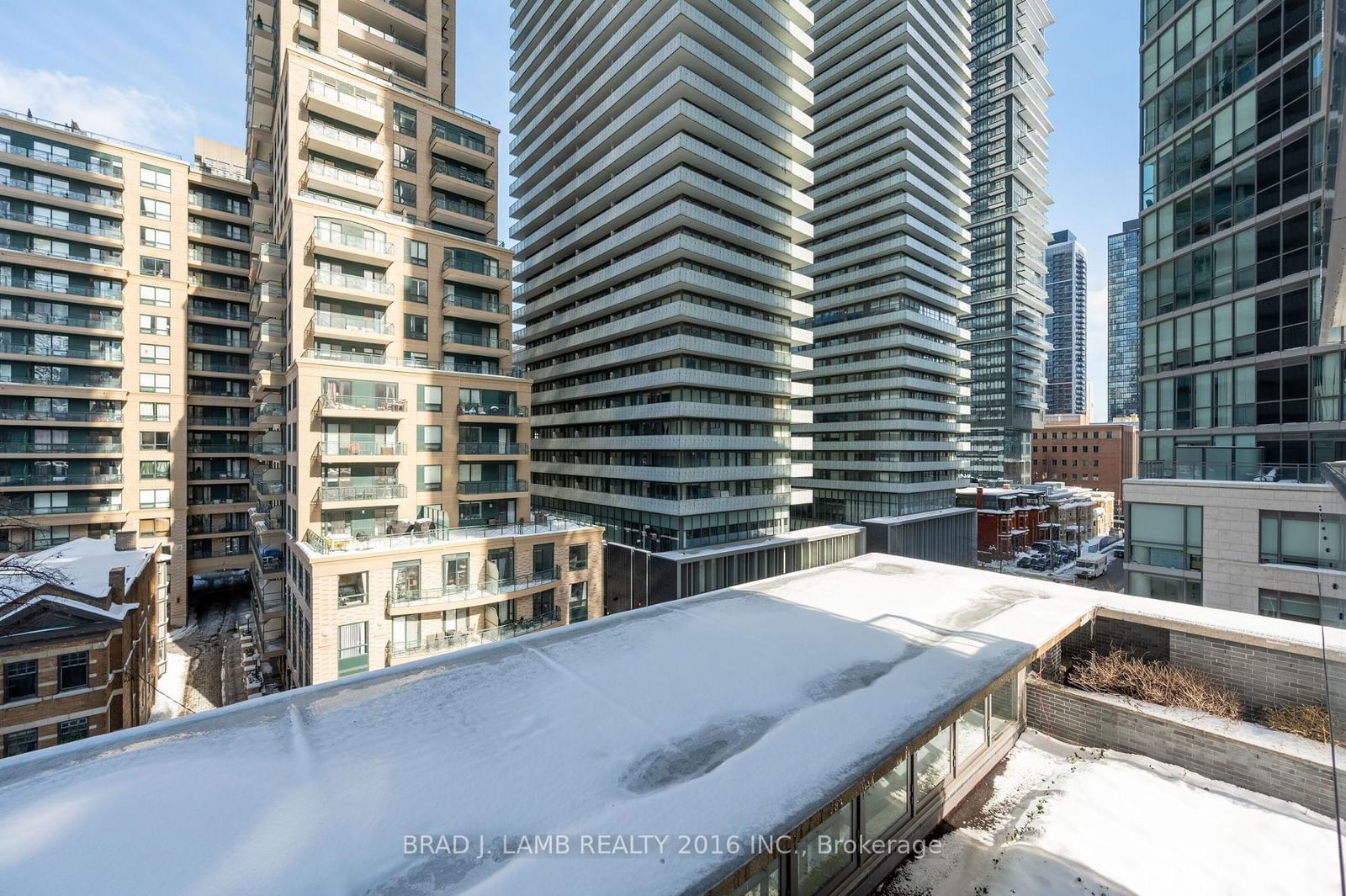 33 CHARLES St E, unit 610 for rent