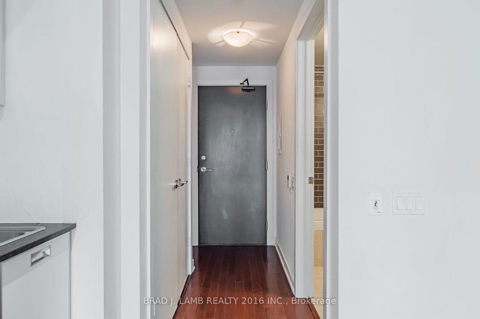 33 CHARLES St E, unit 610 for rent