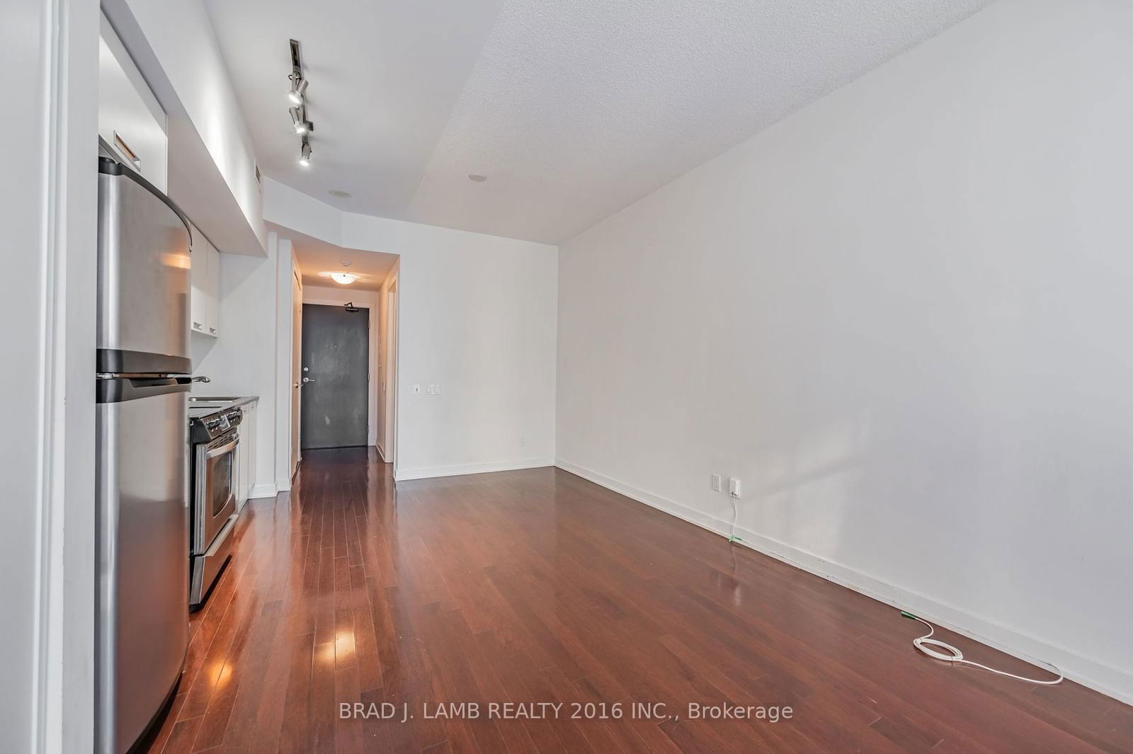 33 CHARLES St E, unit 610 for rent