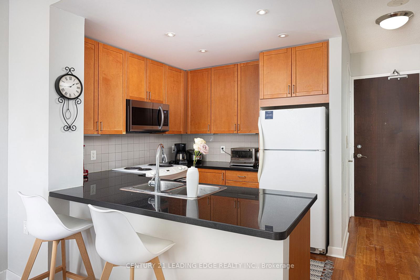 85 Bloor St E, unit 1413 for sale