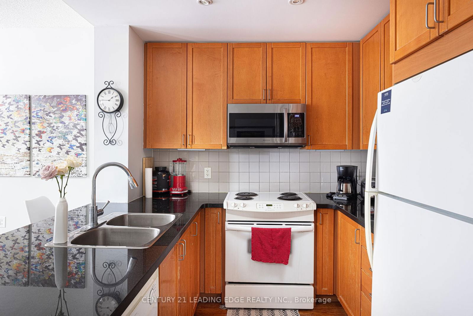 85 Bloor St E, unit 1413 for sale