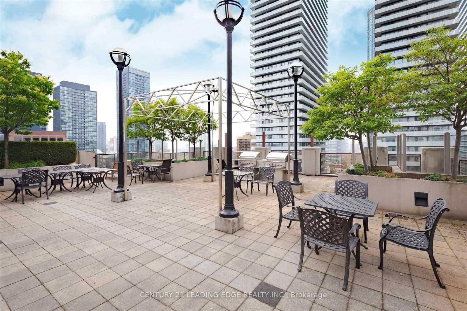 85 Bloor St E, unit 1413 for sale