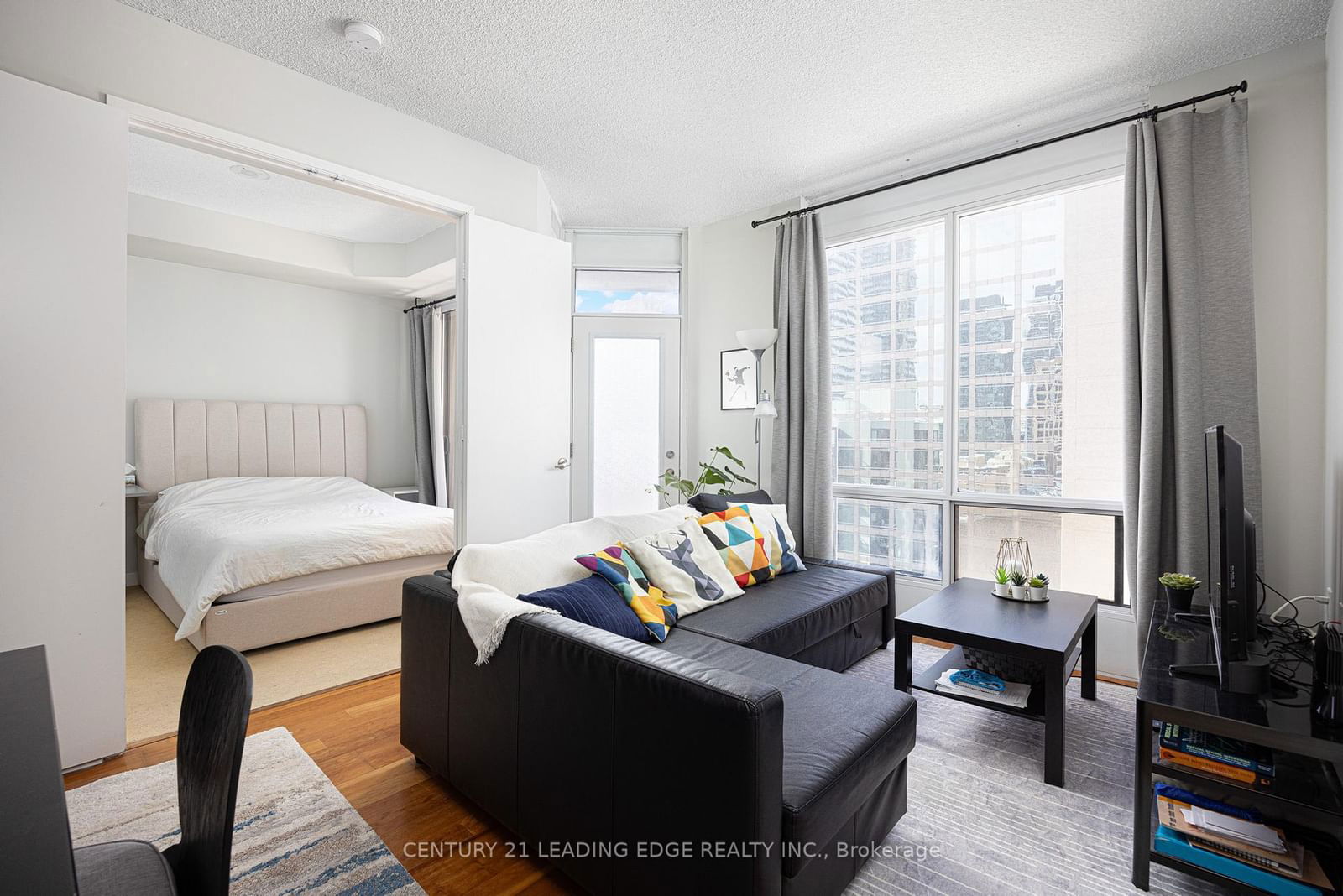 85 Bloor St E, unit 1413 for sale