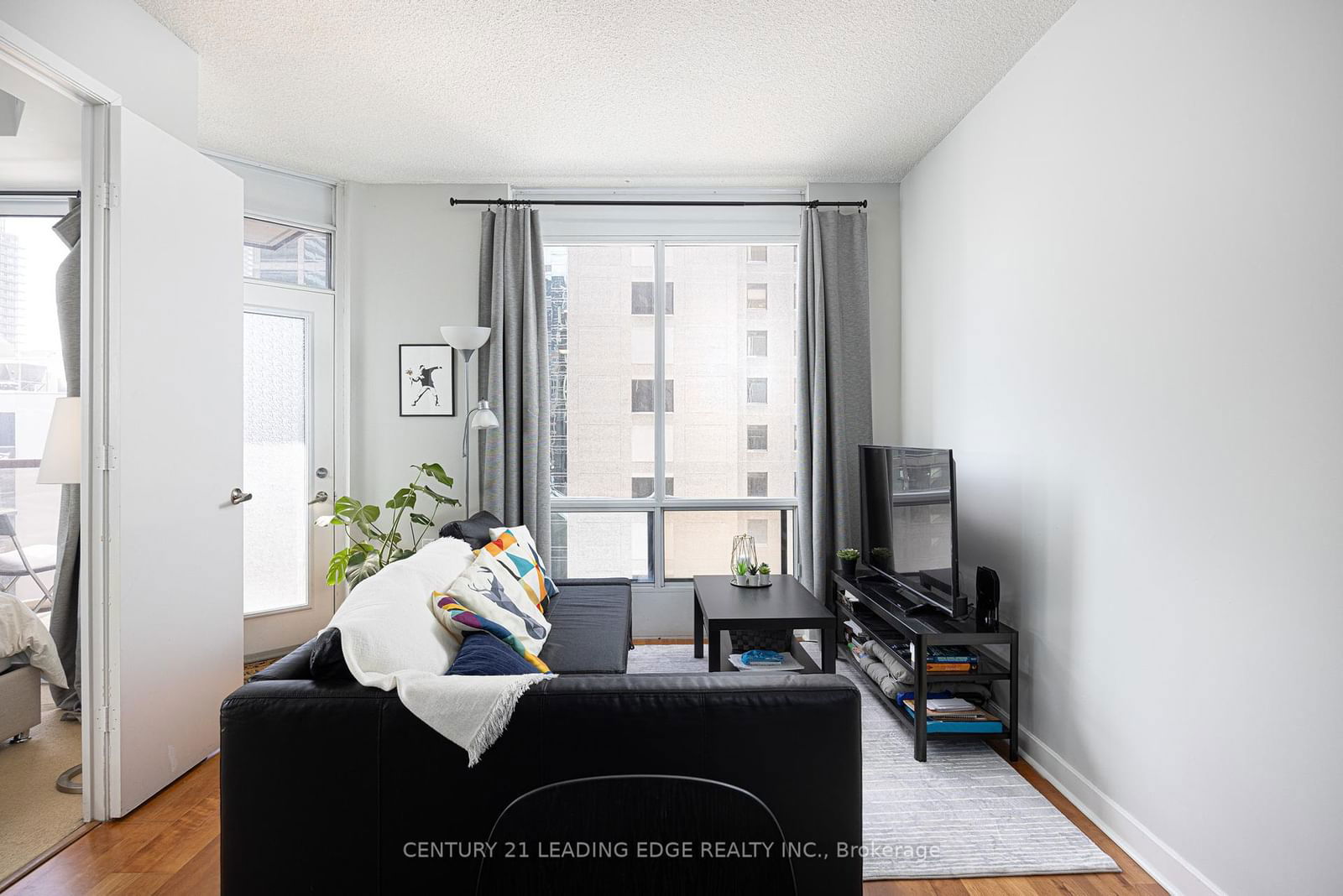 85 Bloor St E, unit 1413 for sale