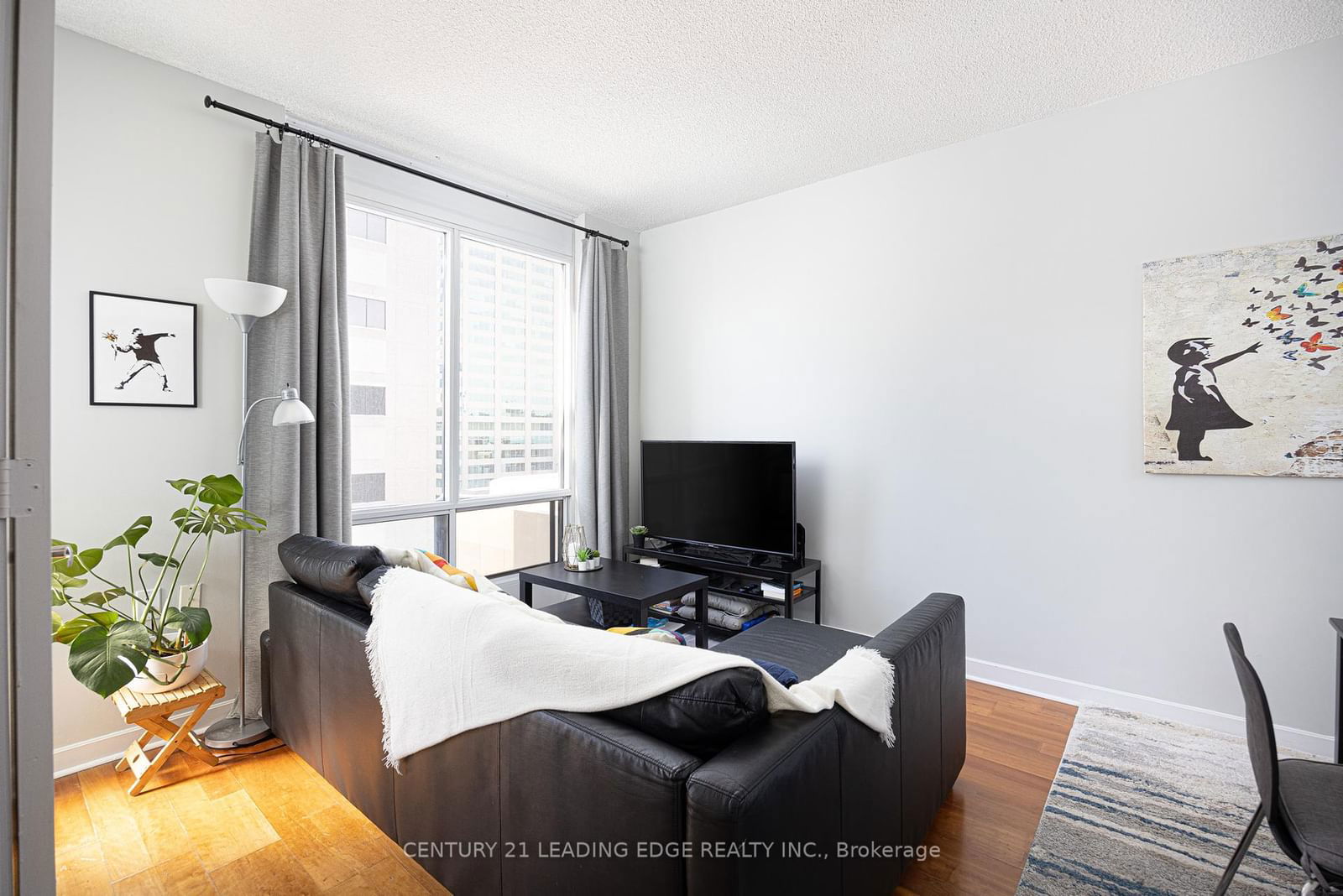 85 Bloor St E, unit 1413 for sale