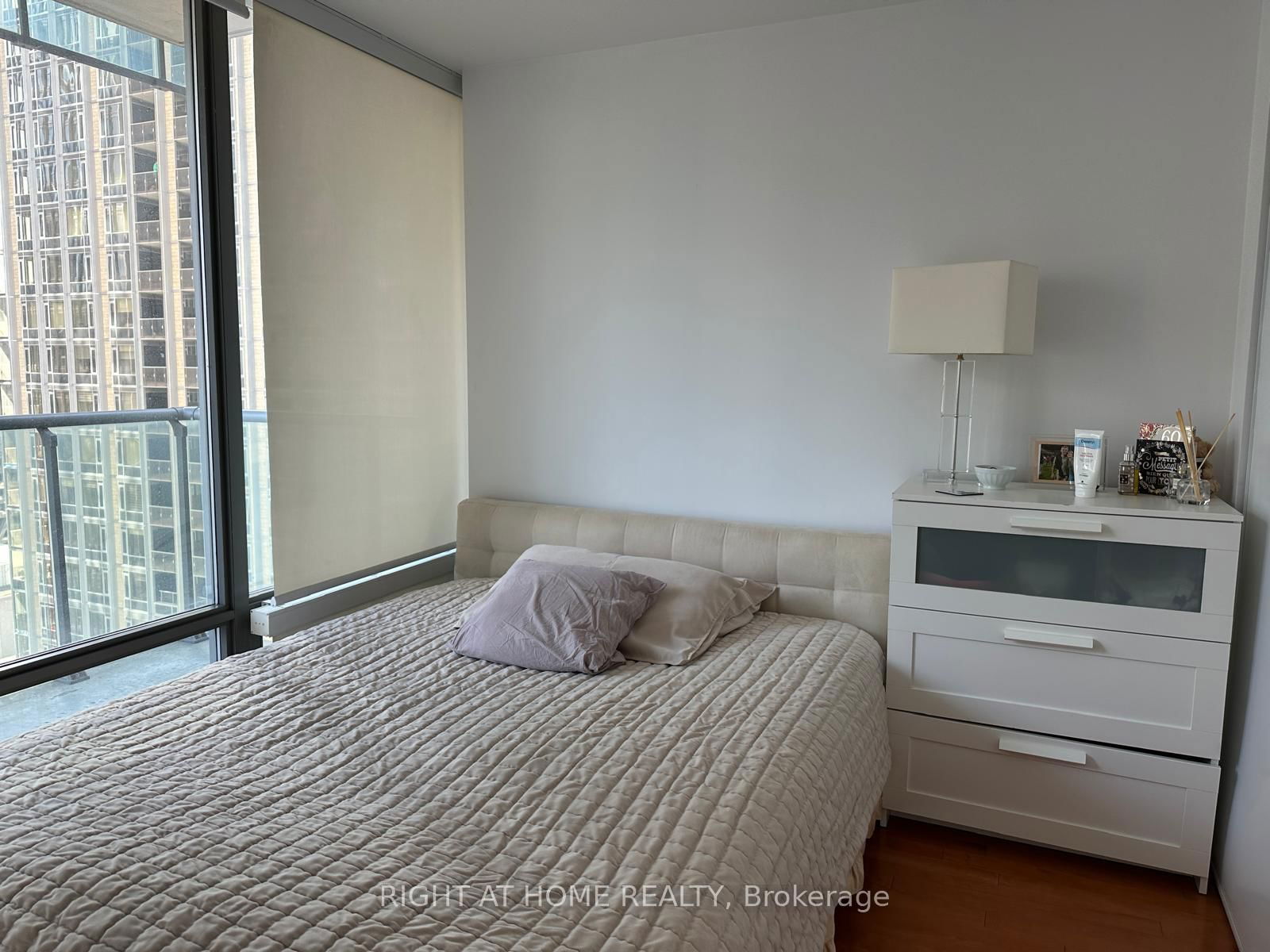 18 Yorkville Ave, unit 1904 for rent