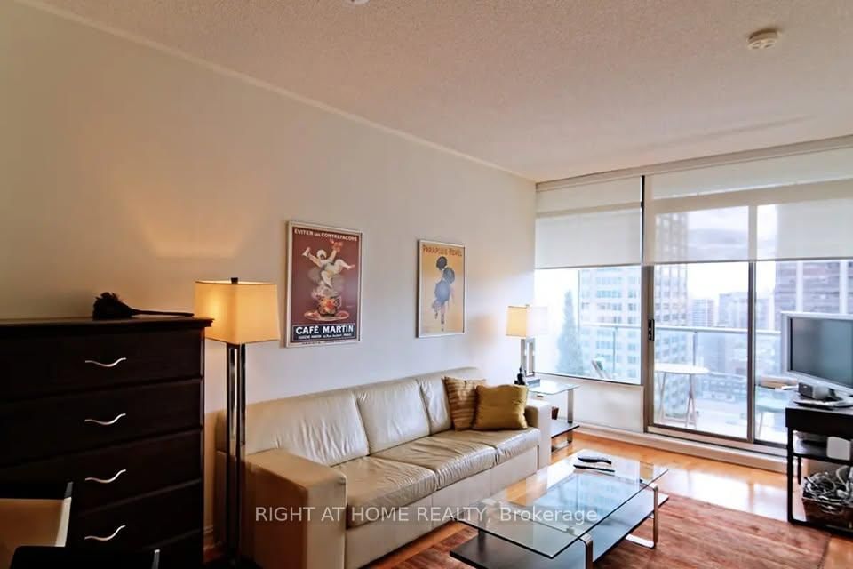 18 Yorkville Ave, unit 1904 for rent