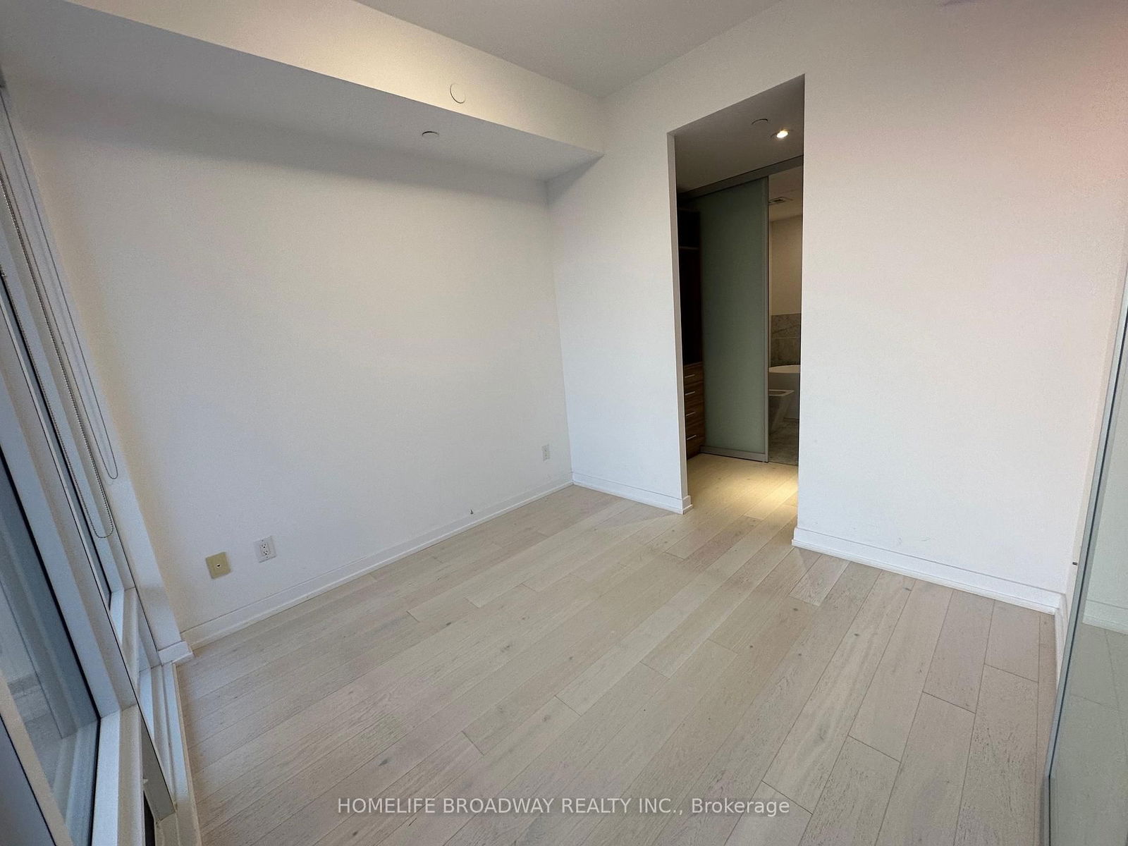 488 University Ave, unit 3012 for rent