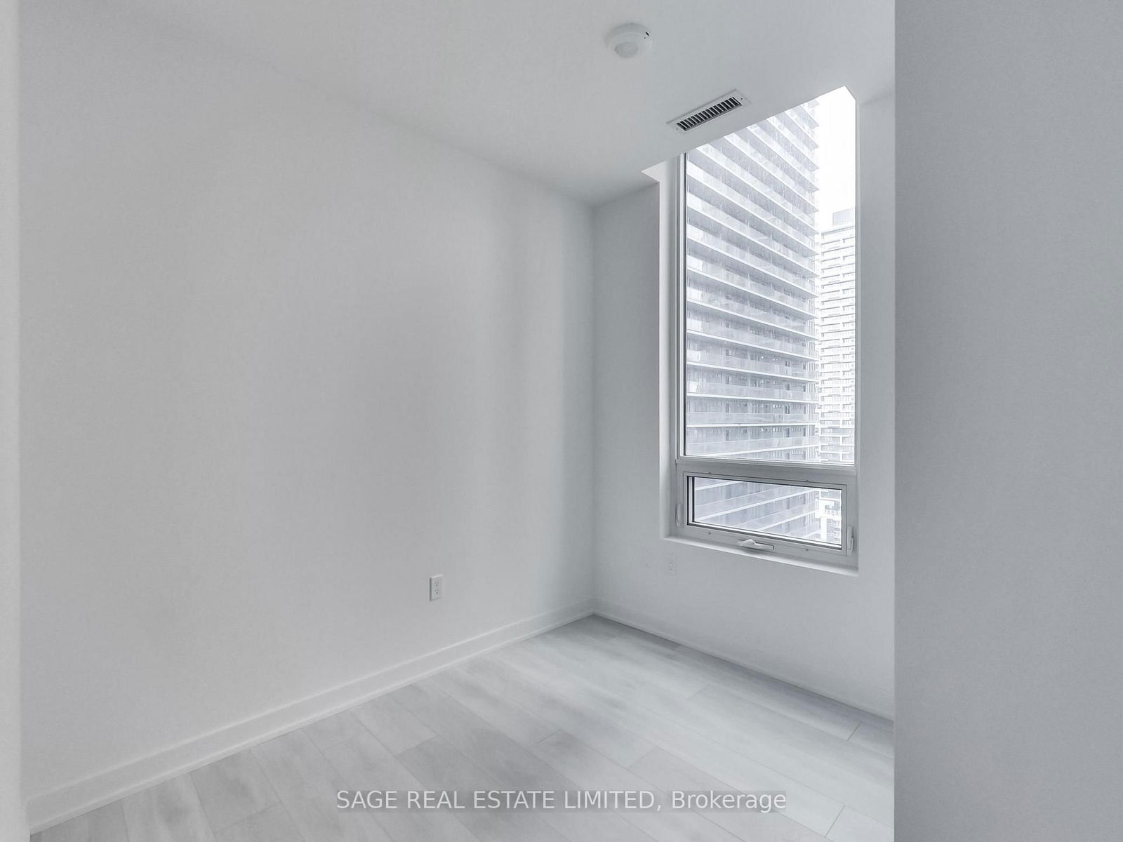 117 Broadway Ave, unit 1904 for rent