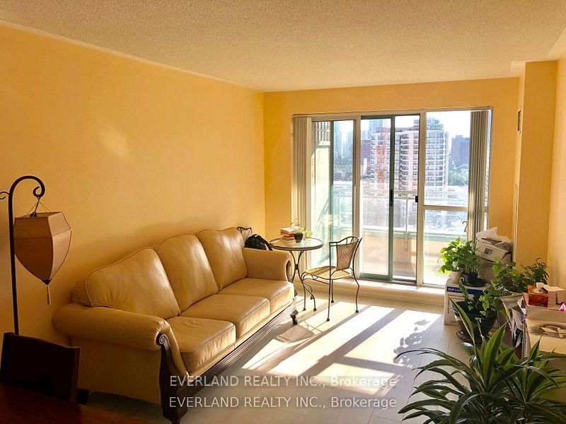 887 Bay St, unit 1503 for rent